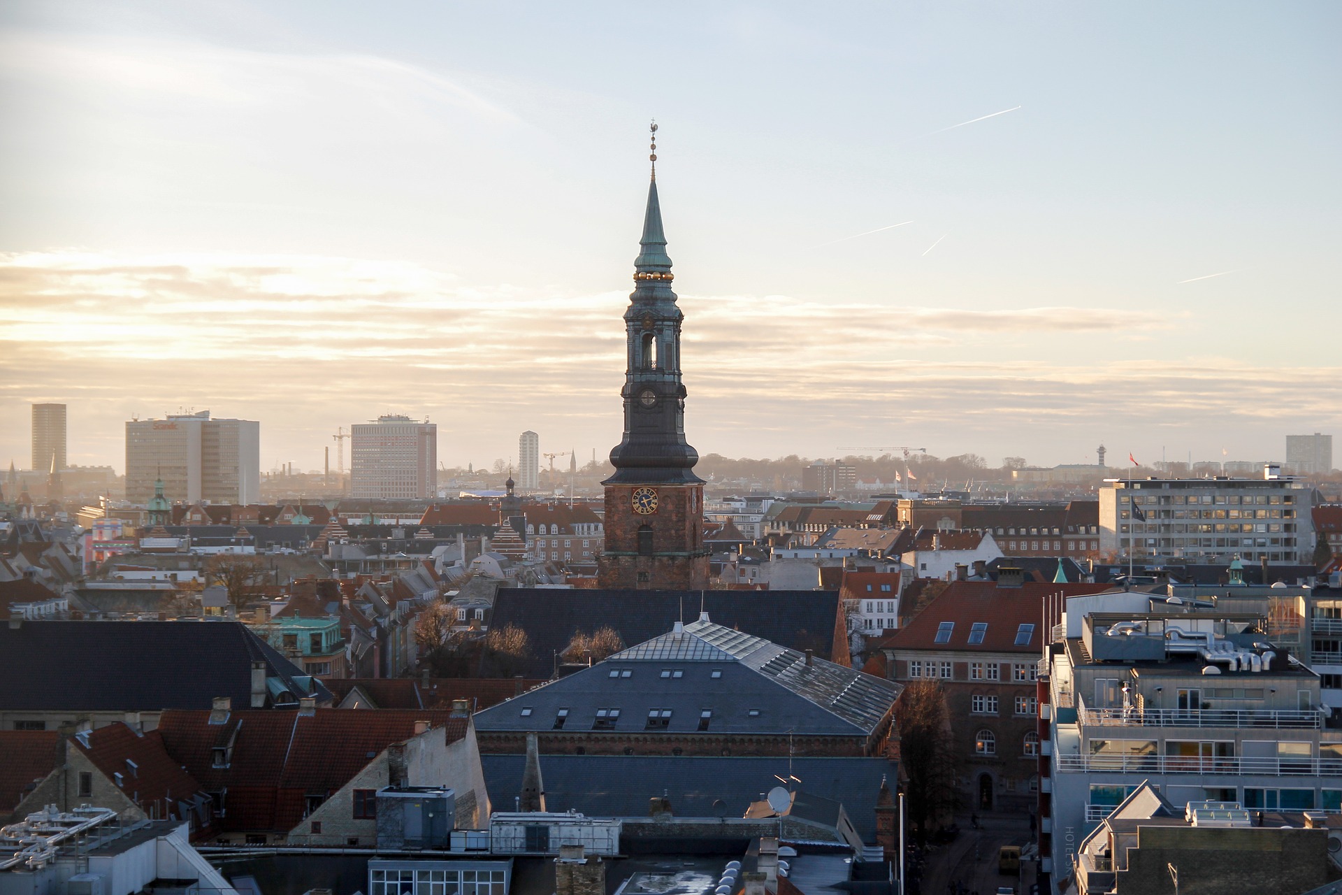 image of copenhagen building (pixabay)